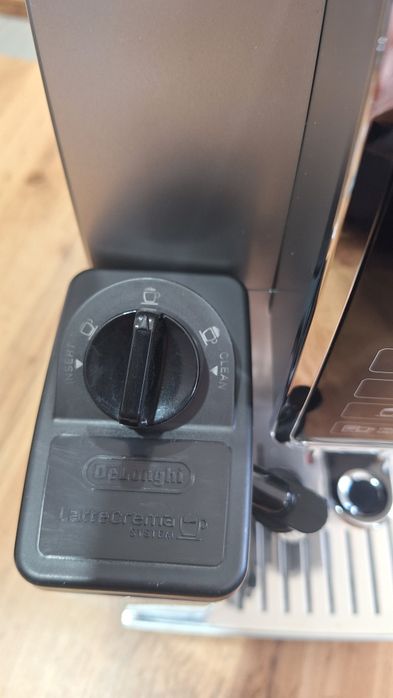 Кавомашина Delonghi Dinamica