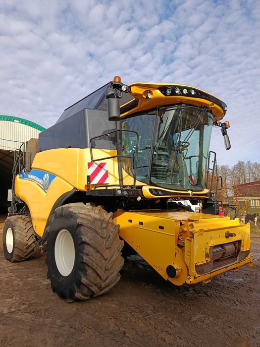 Kombajn New Holland CR 7.90