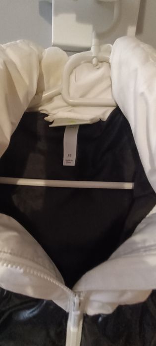 Kamizelka Adidas XS dla dziewczynki z kapturem 10-13 lat