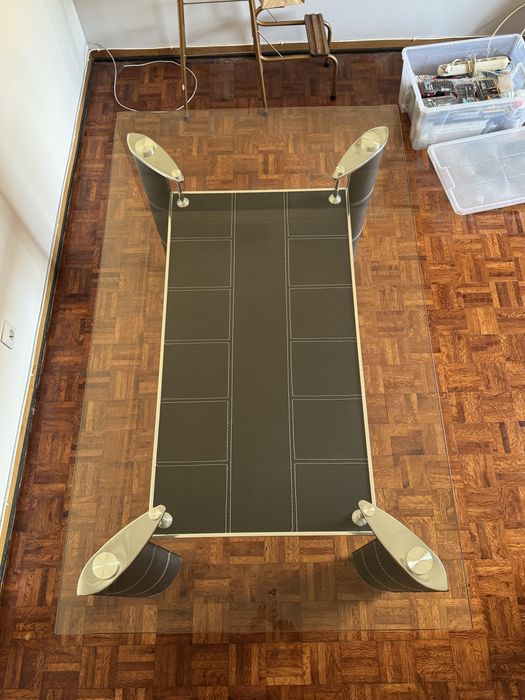Conjunto mesa e cadeiras de jantar