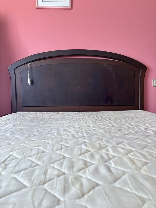 Cama de madeira 190cm por 140cm