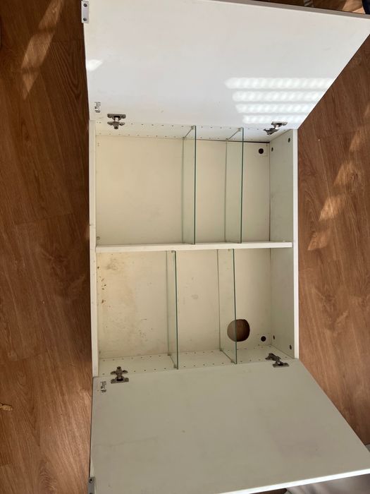 Armário de casa de banho com portas de espelho