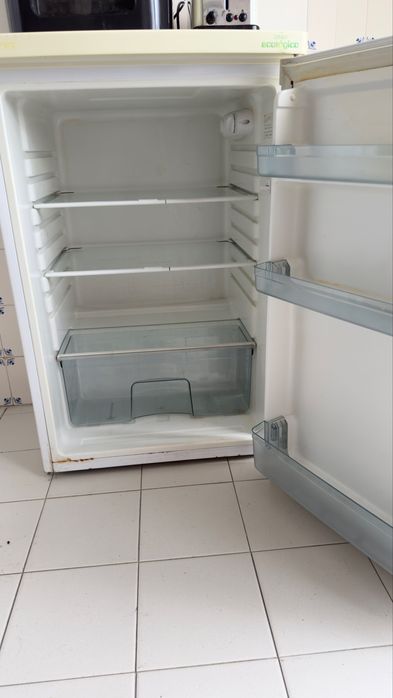 Mini Frigorifico Jocel - Pequeno/ Ideal Quarto ou Escritorio