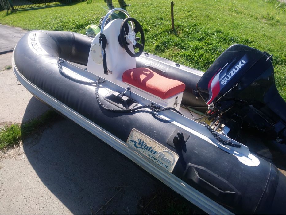 RIB z 2-suwowym silnikiem 9.9 KM