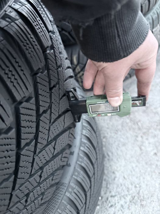 225 45 17 Continental TS860 90% Шини Зима