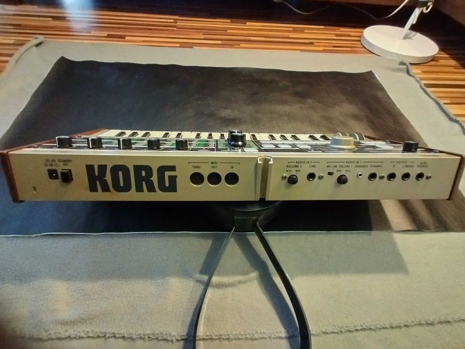 Korg microKORG / syntezator