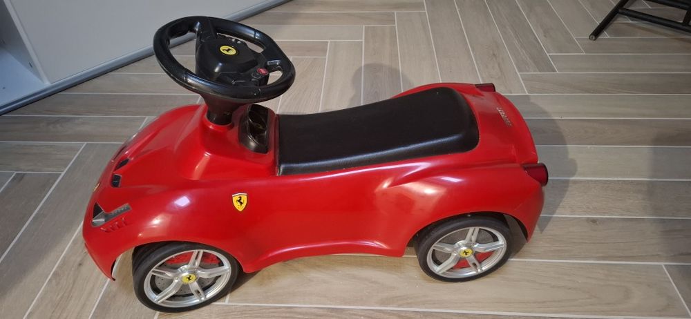 Ferrari-samochód od roku do 4 dla chłopca