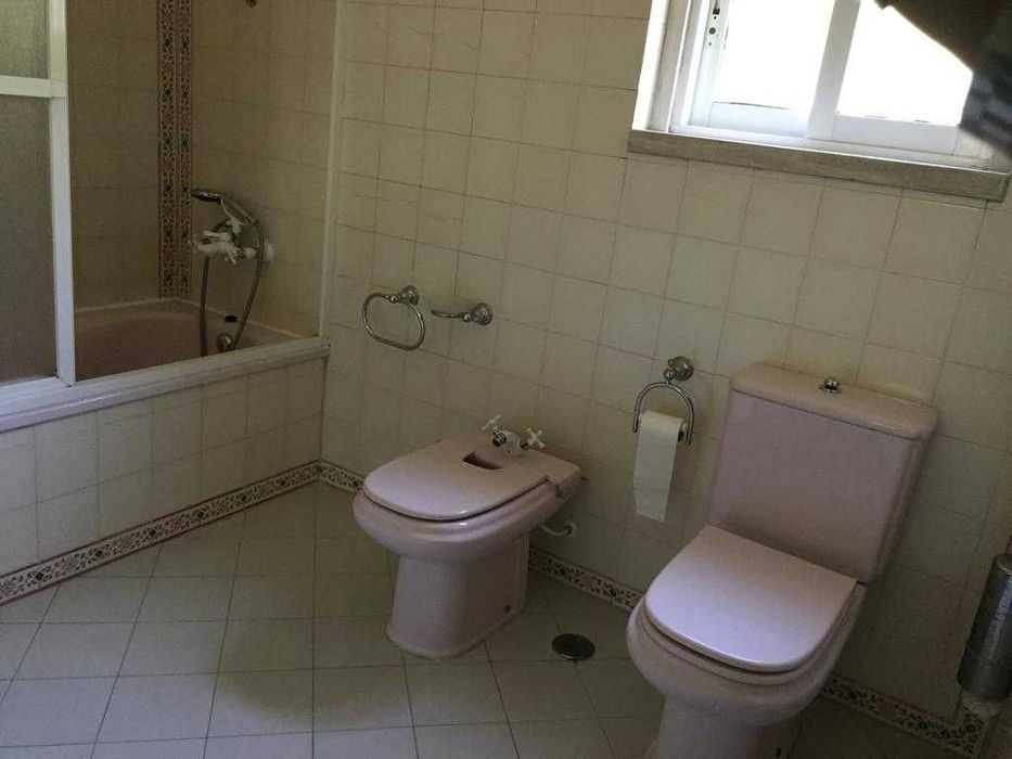 Loiça sanitaria e moveis de duas casas de banho completas -Cascais