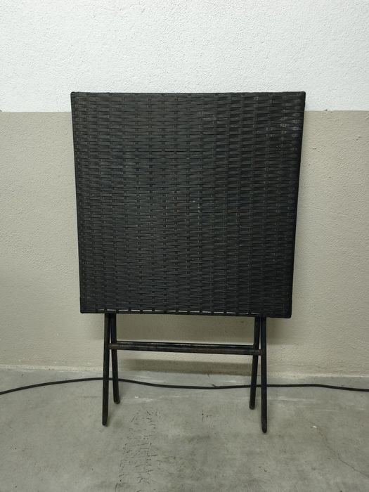 Mesa de Apoio Dobrável – Tampo Rattan Sintético Preto