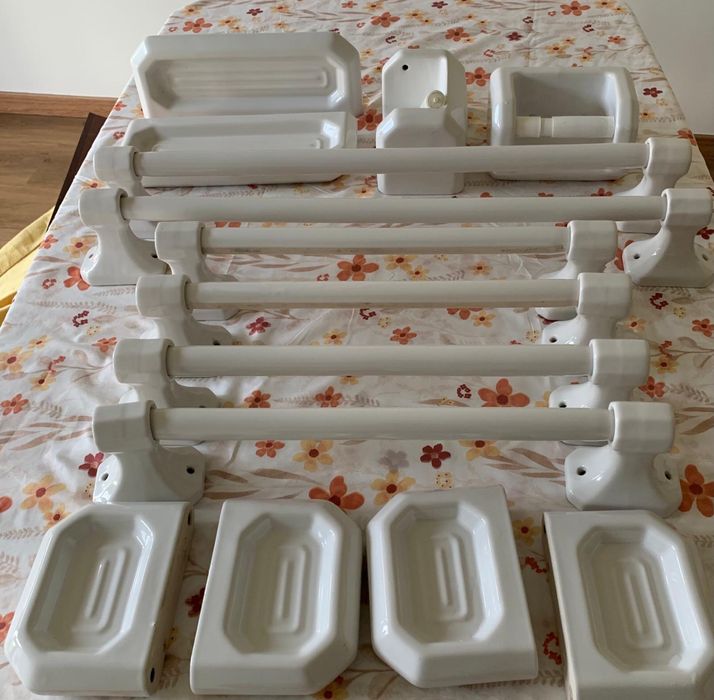 Lote de acessorios de banho vintage  em loiça branca