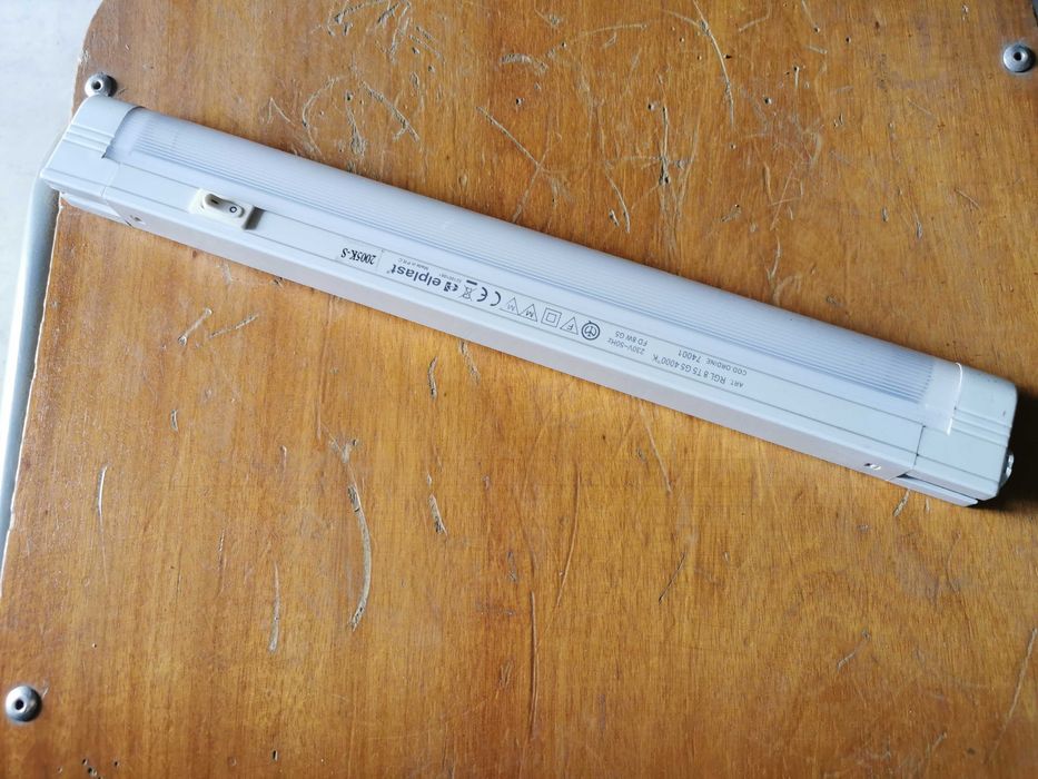 Reglette de iluminação com lâmpada de 8W 4000K