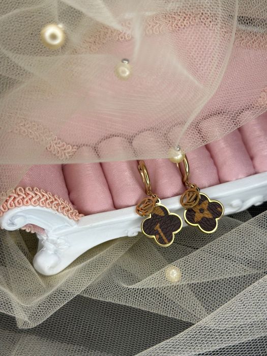 Стильна біжутерія | Нові прикраси за доступною ціною