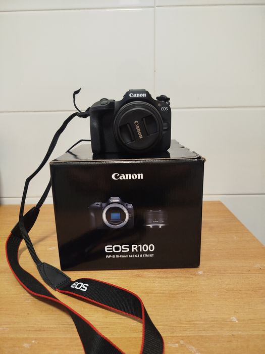CANON EOS R100 + RF-S 18-45mm