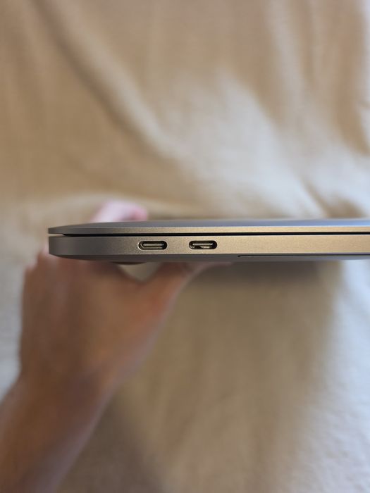 MacBook Pro 15” 2018 | Intel Core i7 | 16 GB RAM | 1TB de SSD