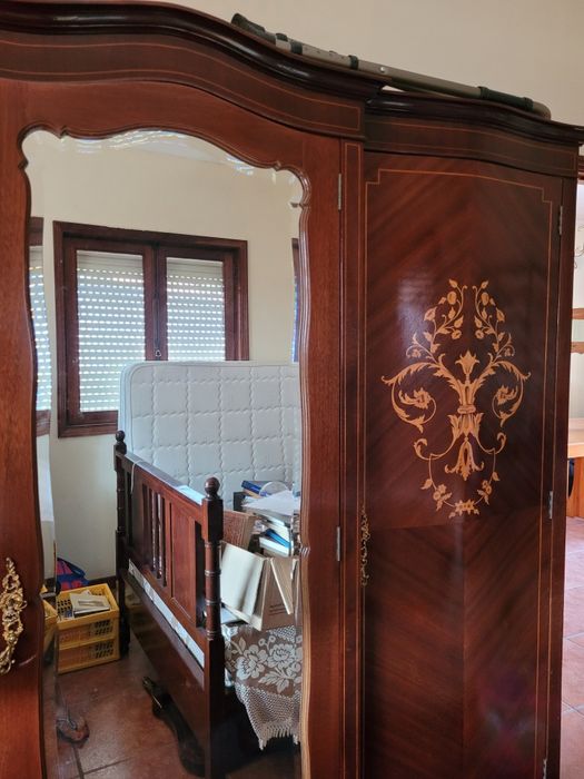 Guarda-fatos / Roupeiro estilo Dona Maria