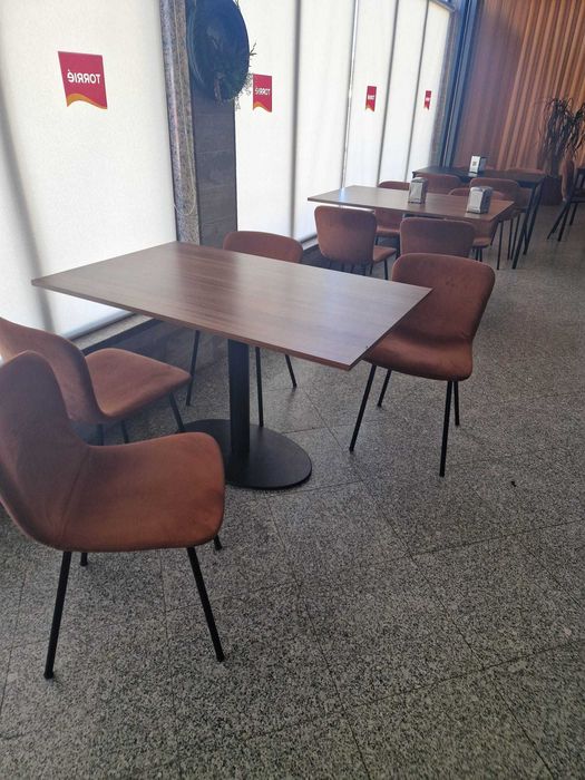 Conjunto: Mesa para 4 pessoas + 4 cadeiras em veludo