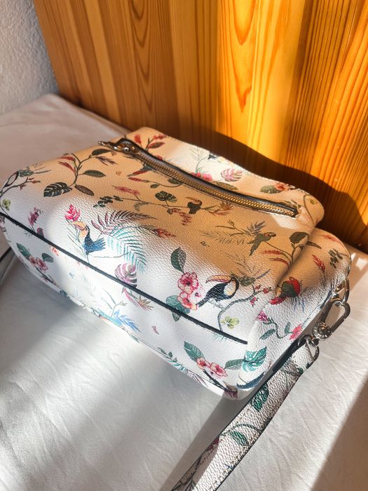 Parfois duża torebka listonoszka biała- kanarki, tukany, ptaki, kwiaty
