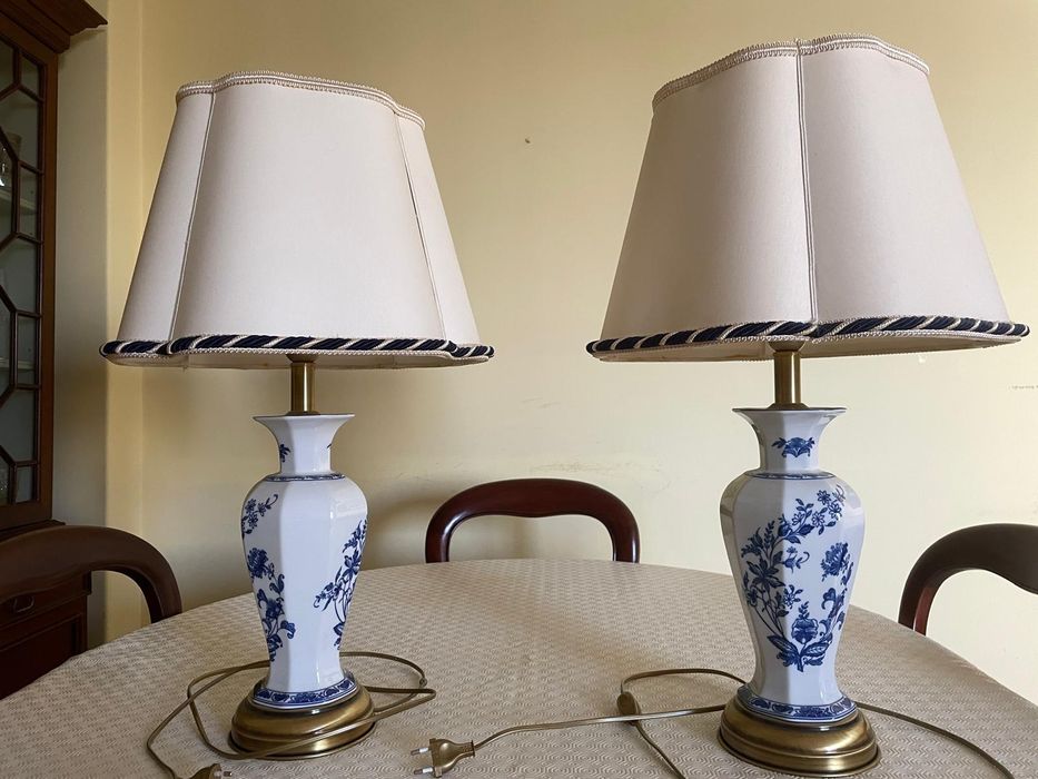 Dois Candeeiros de mesa Vista Alegre, decoração Margão, em porcelana p