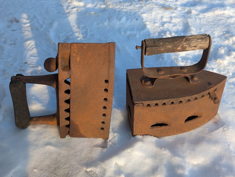 Утюг старинный на углях