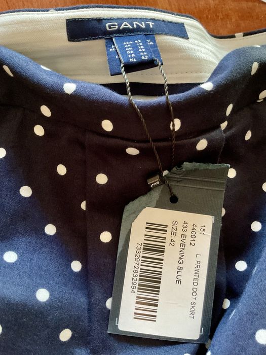 Saia Gant azul às bolinhas brancas