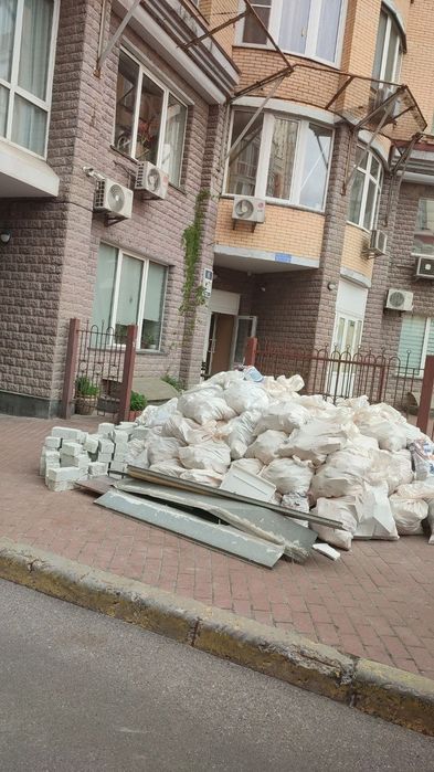 Вивіз побутового і будівельного сміття, очищення ділянок та вивіз сміття, прибирання та вивіз сміття. Вивезення мотлоху. Вантажники