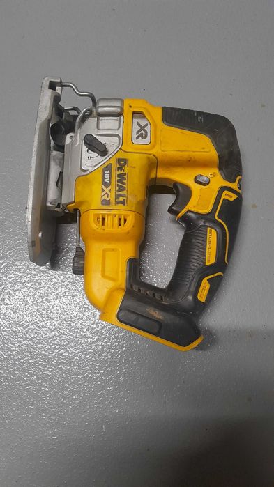 Wyżynarka DEWALT DCS 334