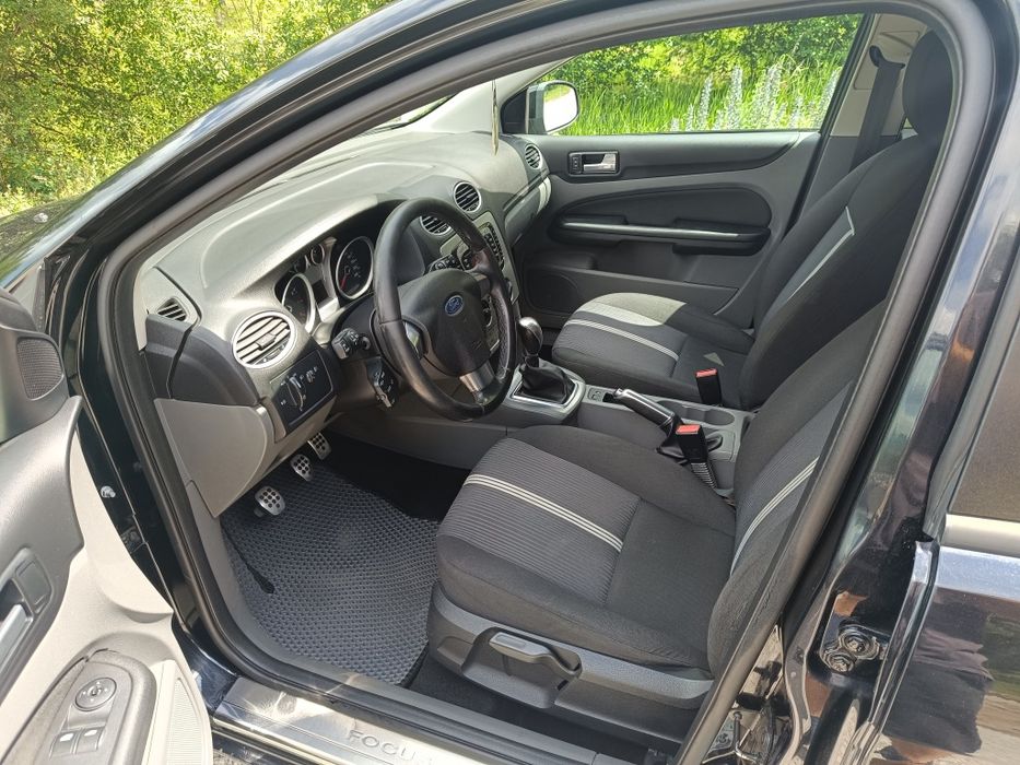Ford Focus 2.  1.6 бензин