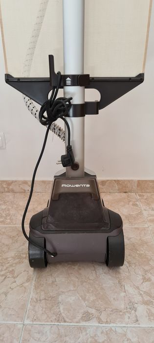 Vendo ferro de engomar vertical da Rowenta praticamente novo