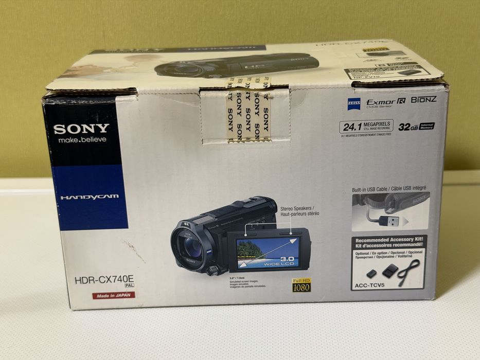 Видео камера HDR-CX740E