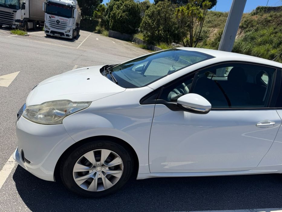 Peugeot 208 2014 Manual — Econômico e Bem Conservado