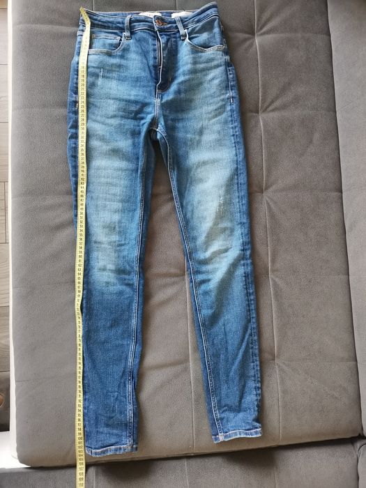 Spodnie jeansy GUESS r. 28 b. dobry stan