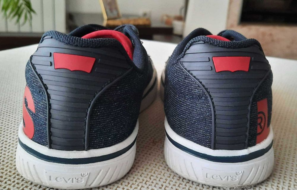 Ténis menino da Levis tamanho 34