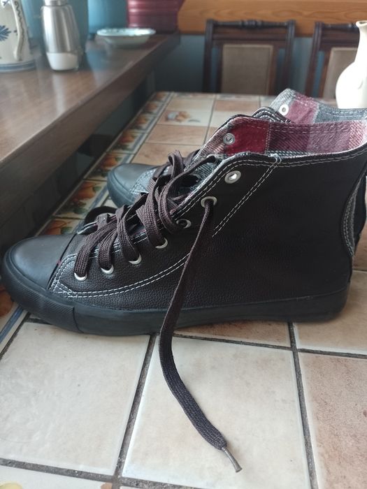 Sprzedam trampki skórzane