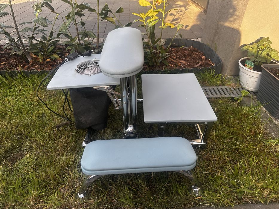 ZESTAW: Podnóżek do pedicure i stoisko pod rece do manicure