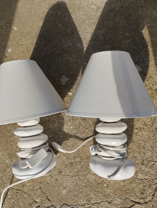 Dois Candeeiros brancos