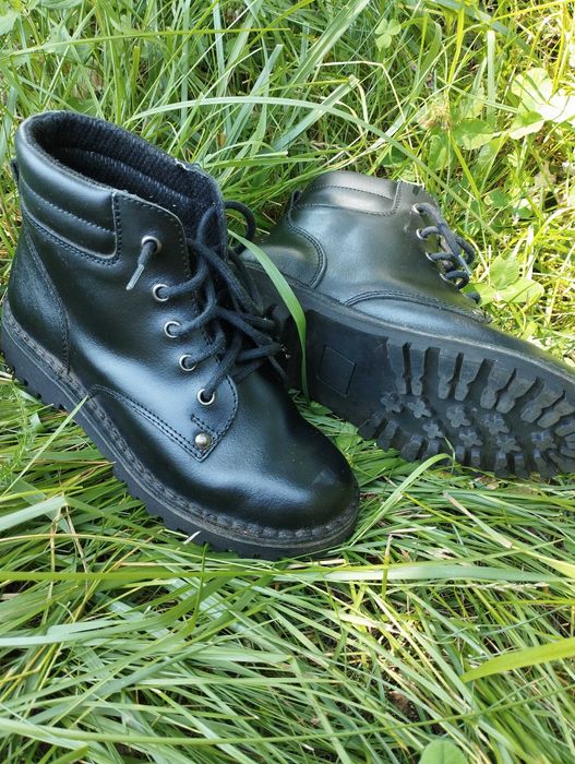 Czarne trapery Sznurowane