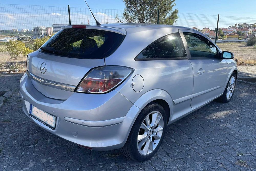 Opel Astra GTC 1.7 CDTi — photo 4