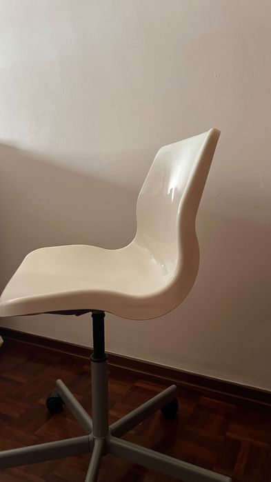 Cadeira branca ikea