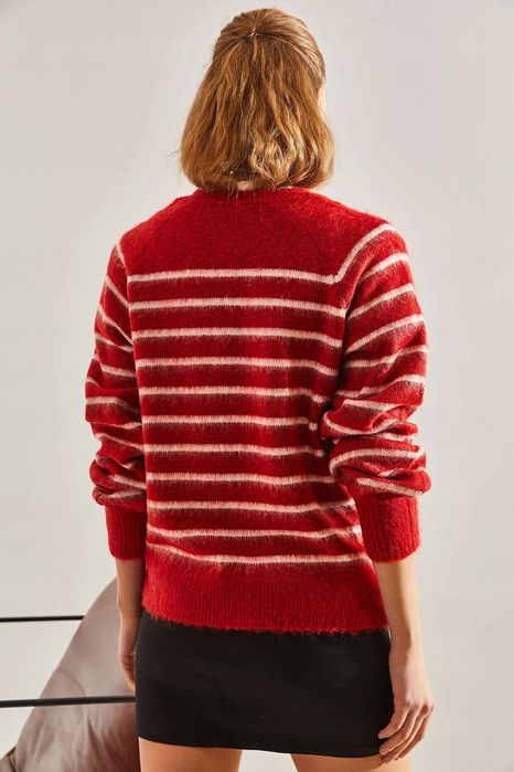 Damski czerwony sweter w paski z guzikami dopasowany 5ha