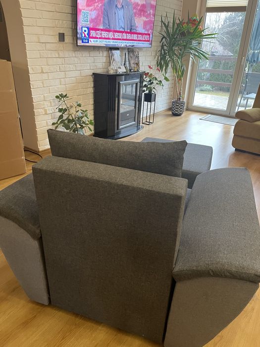 Fotel z podnozkiem w zestawie