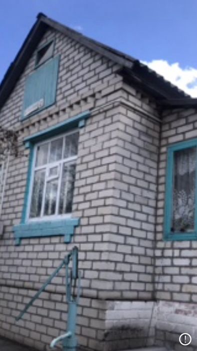 Продам пол дома . Газифицирован,в доме вода,скважина..Есть гараж эх
