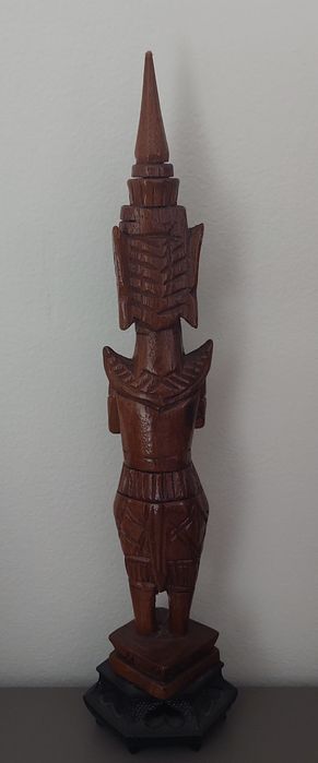 Figura Buda em madeira