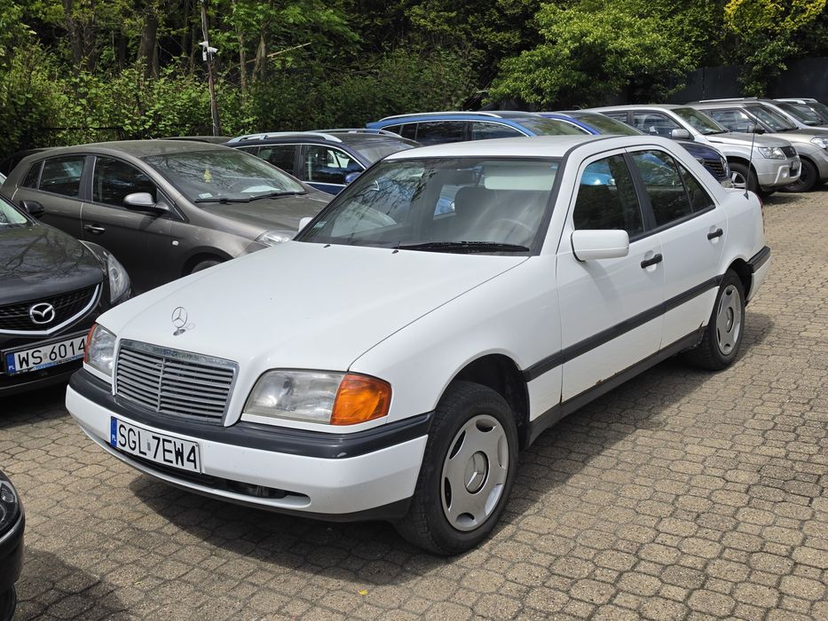 Mercedes C180  1994r    32 lata.  W pełni sprawne