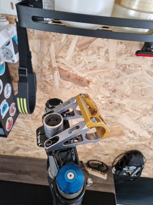 Suspensão rock shox boxxer