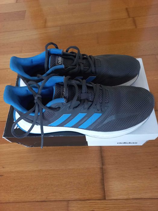 Tenis adidas cinzentos