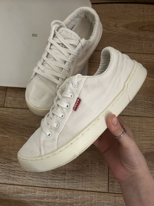 LEVI’S MALIBU 2.0 39 24,5