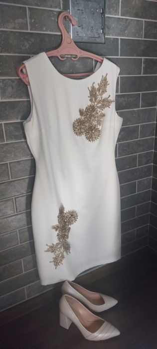 Плаття жіноче нарядне, 48 розмір, колір молочний, стан нового
