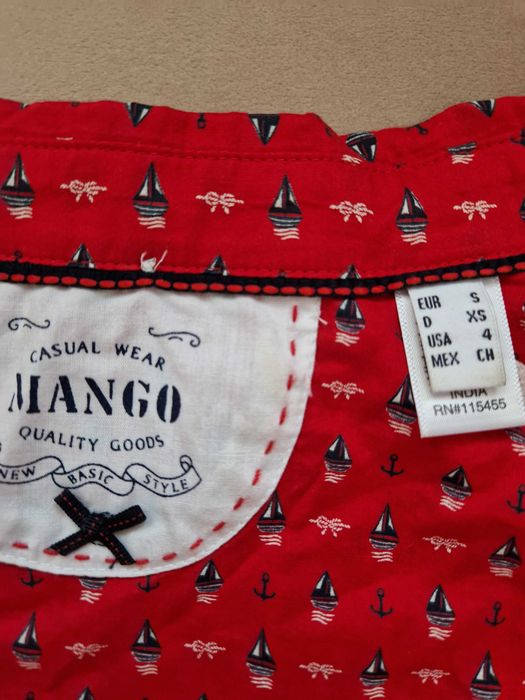 używana, czerwona koszulowa bluzka z bawełny