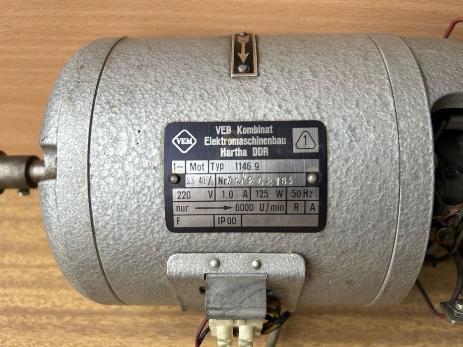 Електродвигун VEB, б/в, з телеграфного апарату Т-63, 220 V, 125 W
