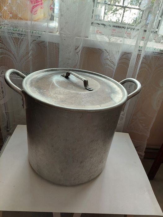 Продам алюмінієві каструлі.  8 л , 6 л , 30 літрів